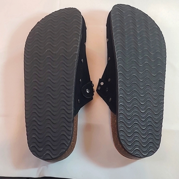 NWOT Black Suede Clogs Size 9 - Picture 2 of 5